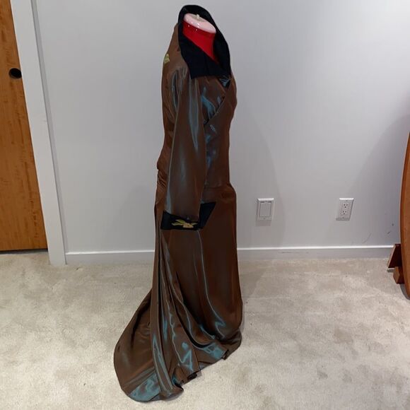 Mother of the bride dress/Evening Gown perfect for Weddings and New Years Gala - Picture 5 of 8